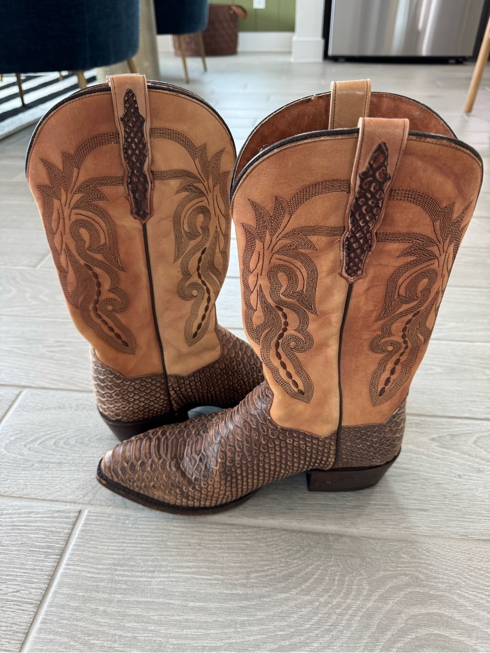 DAN POST Snake Skin Cowboy Boots Size 9.5 GUC